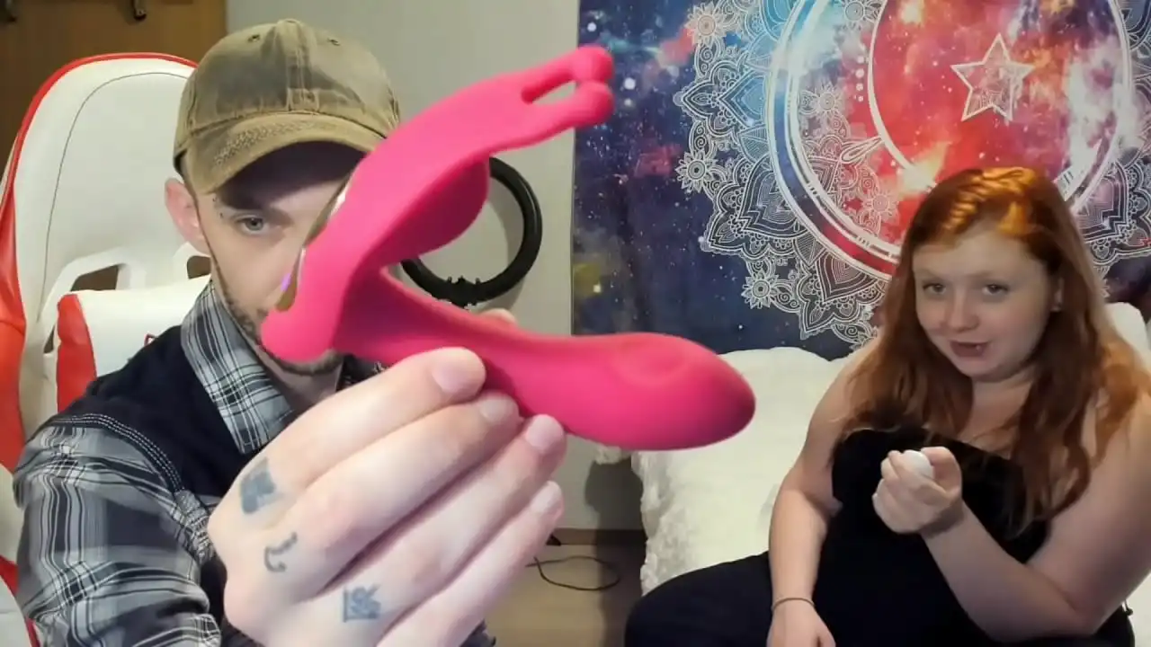 Animour Panty Dildo Unboxing e Masturbação com Sophia Sinclair e Jasper Spice