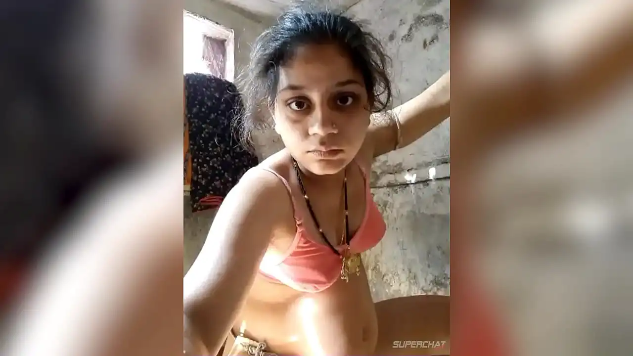 Desi Bhabhi tomando banho e esfregando seios