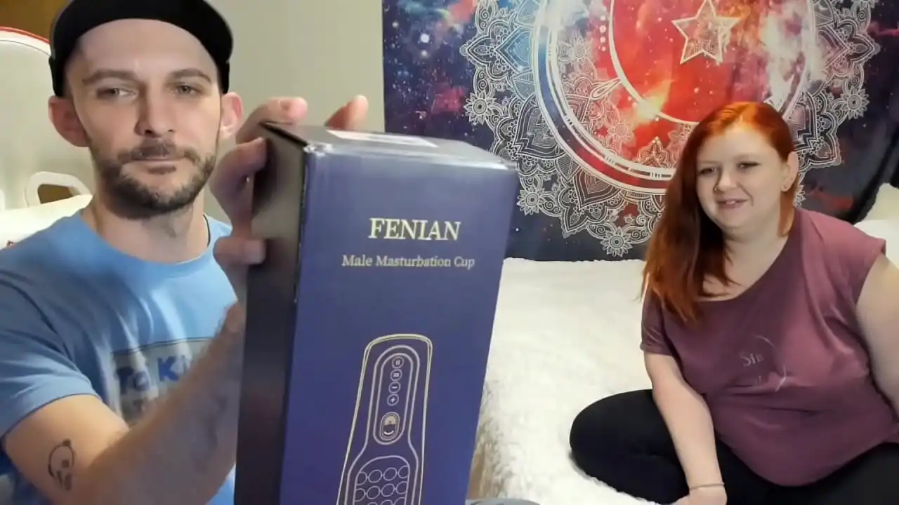 Foreglad Fenian Masturbator Automático Unboxing e Demonstração com Jasper Spice e Sophia Sinclair