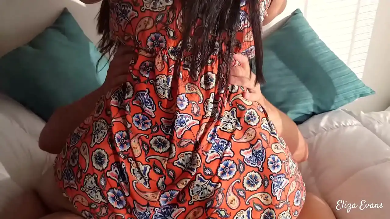 Minha amiga gordinha me visita de vestido curto e a gente fode forte sem camisinha!! eu termino por dentro